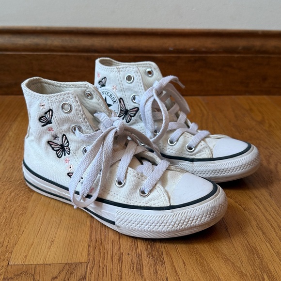 Converse Chuck Taylor All Star High Top Butterfly Embroidered Youth 11 A08739F - Picture 2 of 15